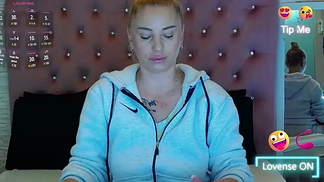 Snapshot of KikiSweet08 chatting on 12/18/25, 05:13 KikiSweet08 online show from 12/18/25, 05:13