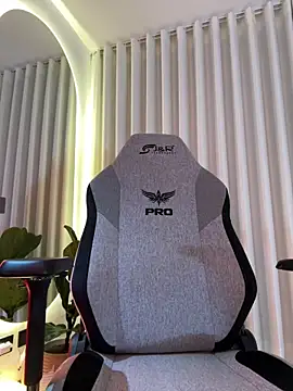 carolynnetrujillo online show from 12/04/25, 02:54