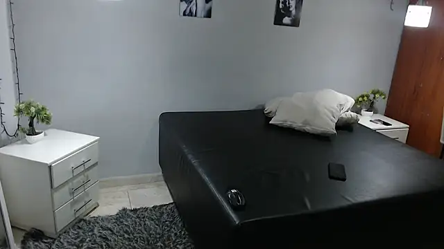 Snapshot of Kimandyuk chatting on 12/13/24, 07:32 Kimandyuk online show from 12/13/24, 07:32