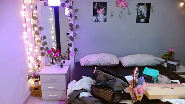 Snapshot of Kimandyuk chatting on 03/21/25, 08:08 Kimandyuk online show from 03/21/25, 08:08