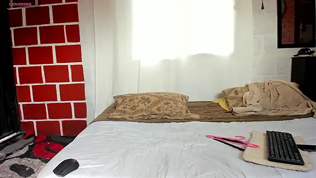 Snapshot of Kimandyuk chatting on 11/11/25, 08:09 Kimandyuk online show from 11/11/25, 08:09