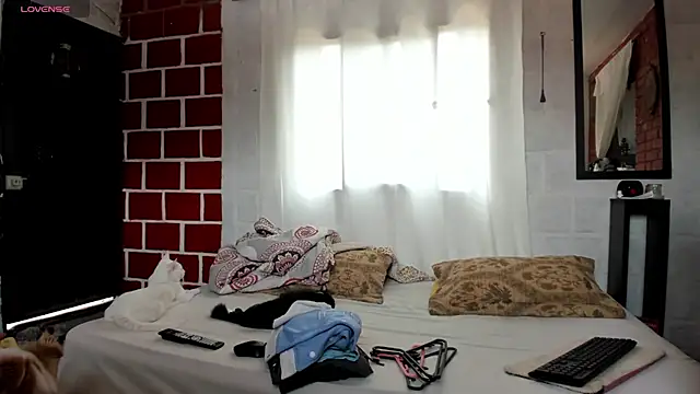 Snapshot of Kimandyuk chatting on 11/12/25, 05:13 Kimandyuk online show from 11/12/25, 05:13