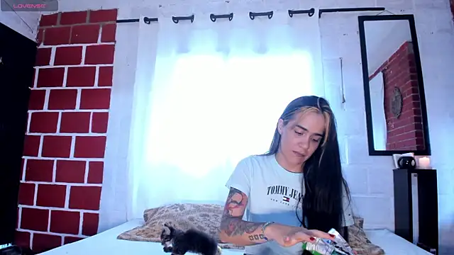 Snapshot of Kimandyuk chatting on 11/14/25, 07:45 Kimandyuk online show from 11/14/25, 07:45