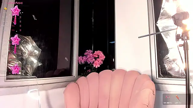 Snapshot of Megan_Lim chatting on 01/13/25, 10:25 Megan Lim online show from 01/13/25, 10:25