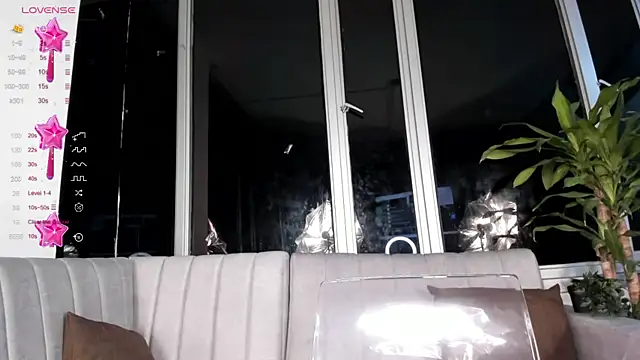 Snapshot of Megan_Lim chatting on 01/18/25, 10:28 Megan Lim online show from 01/18/25, 10:28