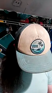 Snapshot of Boo-boo_kittyfux chatting on 12/18/25, 11:49 Boo-boo kittyfux online show from 12/18/25, 11:49