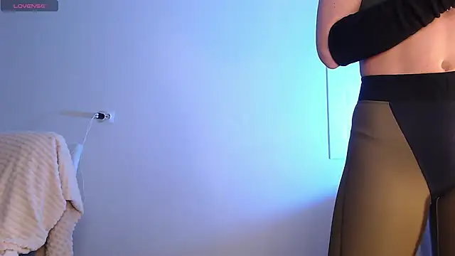 Eva Hailey  online show from 11/23/25, 05:29