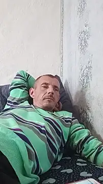 Snapshot of MachoXRallph chatting on 10/25/25, 12:13 MachoXRallph online show from 10/25/25, 12:13