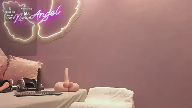 Snapshot of Ninna_monroe_ chatting on 12/19/24, 04:02 Ninna monroe online show from 12/19/24, 04:02