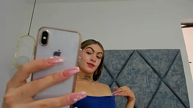 Snapshot of Lizz_Luna chatting on 01/22/25, 01:53 Lizz Luna online show from 01/22/25, 01:53
