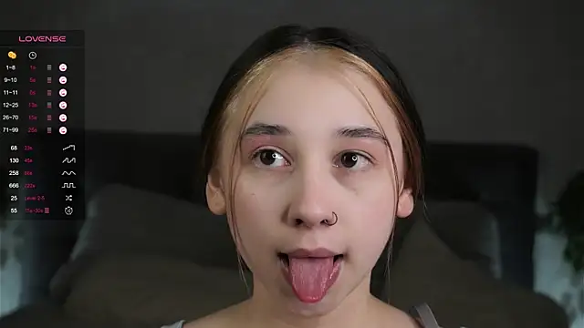 Snapshot of AislyEmbury chatting on 02/26/25, 02:04 AislyEmbury online show from 02/26/25, 02:04