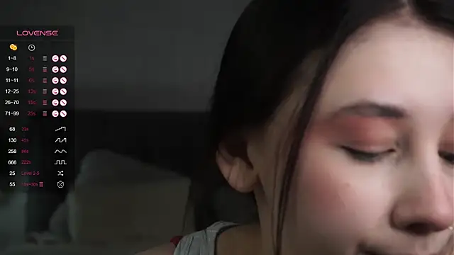 Snapshot of AislyEmbury chatting on 03/01/25, 07:26 AislyEmbury online show from 03/01/25, 07:26