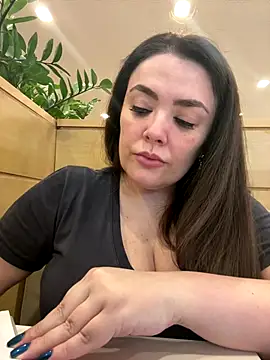 Sophie Eaton online show from 10/14/25, 07:58