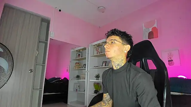 Ian Castillo  online show from 10/31/25, 11:11