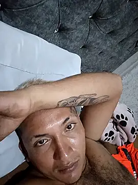 Snapshot of BingedHearts chatting on 02/20/26, 01:02 BingedHearts online show from 02/20/26, 01:02