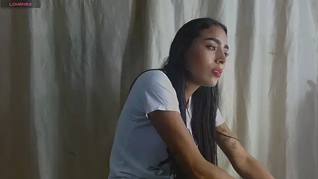 Snapshot of AntonellaAndNoah chatting on 12/05/24, 12:52 AntonellaAndNoah online show from 12/05/24, 12:52