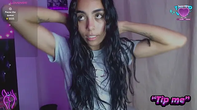 Snapshot of AntonellaAndNoah chatting on 12/13/24, 01:48 AntonellaAndNoah online show from 12/13/24, 01:48