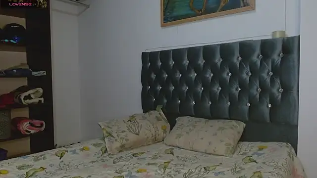 Snapshot of AntonellaAndNoah chatting on 12/17/24, 12:23 AntonellaAndNoah online show from 12/17/24, 12:23