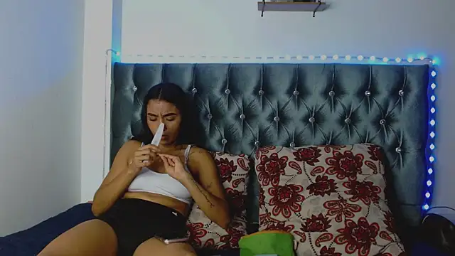 Snapshot of AntonellaAndNoah chatting on 03/07/25, 10:32 AntonellaAndNoah online show from 03/07/25, 10:32