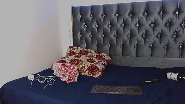 Snapshot of AntonellaAndNoah chatting on 03/12/25, 11:12 AntonellaAndNoah online show from 03/12/25, 11:12