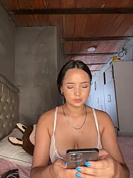 MollySanders    online show from 02/12/26, 06:25