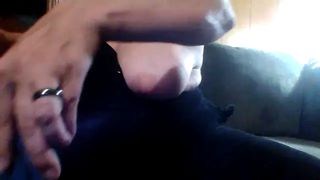Snapshot of Big-Tits-McGee chatting on 08/08/26, 04:36 Big-Tits-McGee online show from 08/08/26, 04:36