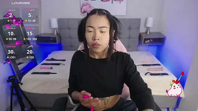 Snapshot of Violetta_Suky chatting on 12/03/24, 01:21 Violetta Suky online show from 12/03/24, 01:21