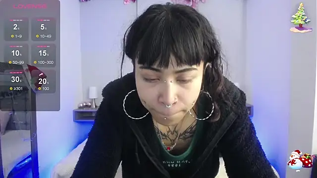 Snapshot of Violetta_Suky chatting on 12/12/24, 12:55 Violetta Suky online show from 12/12/24, 12:55