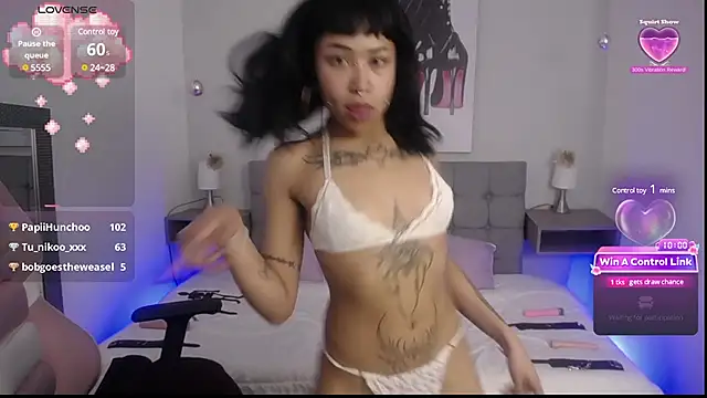 Snapshot of Violetta_Suky chatting on 01/18/25, 04:31 Violetta Suky online show from 01/18/25, 04:31
