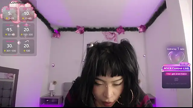 Snapshot of Violetta_Suky chatting on 01/21/25, 01:43 Violetta Suky online show from 01/21/25, 01:43