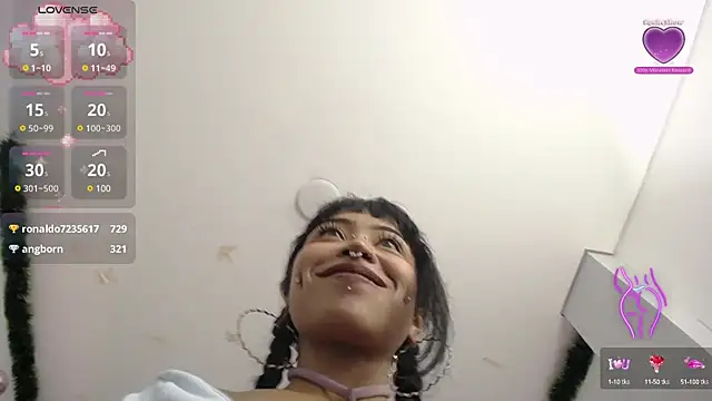Snapshot of Violetta_Suky chatting on 01/27/25, 04:33 Violetta Suky online show from 01/27/25, 04:33