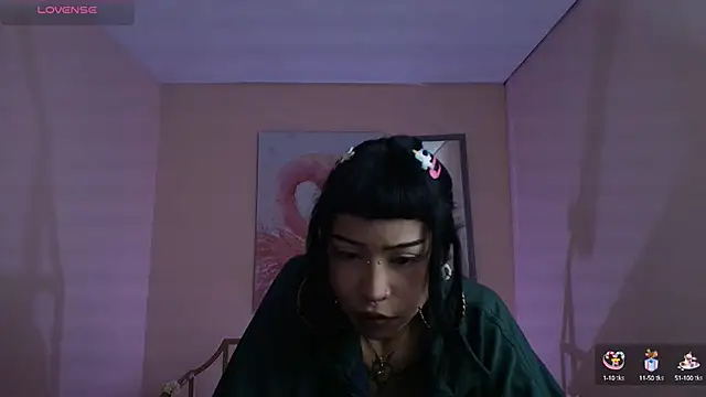 Snapshot of Violetta_Suky chatting on 02/10/25, 01:01 Violetta Suky online show from 02/10/25, 01:01