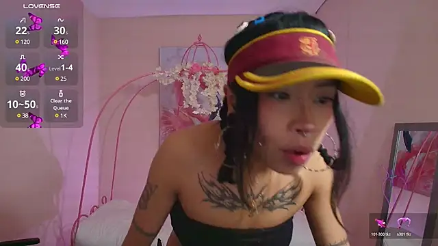 Snapshot of Violetta_Suky chatting on 02/22/25, 12:51 Violetta Suky online show from 02/22/25, 12:51