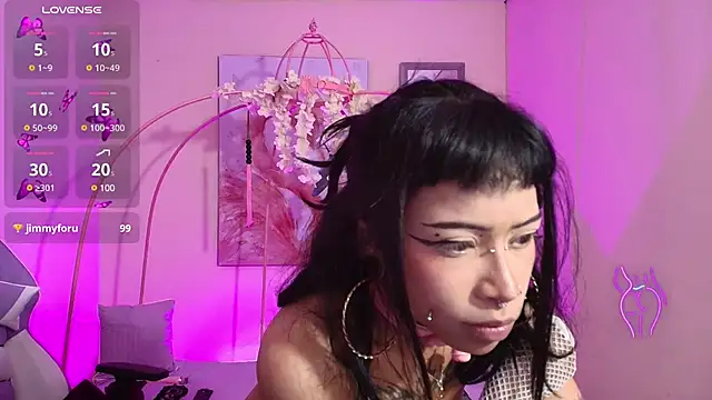Snapshot of Violetta_Suky chatting on 02/27/25, 04:43 Violetta Suky online show from 02/27/25, 04:43