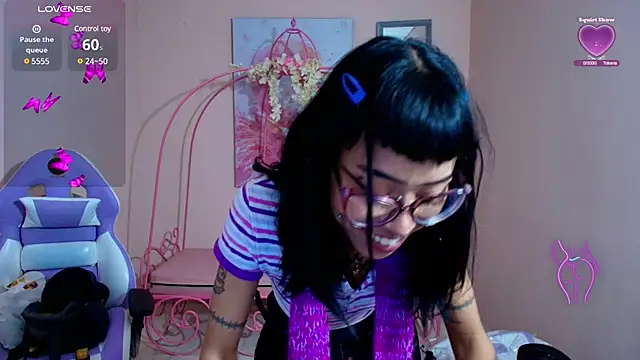 Snapshot of Violetta_Suky chatting on 03/03/25, 01:53 Violetta Suky online show from 03/03/25, 01:53