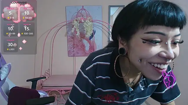 Snapshot of Violetta_Suky chatting on 03/15/25, 01:51 Violetta Suky online show from 03/15/25, 01:51