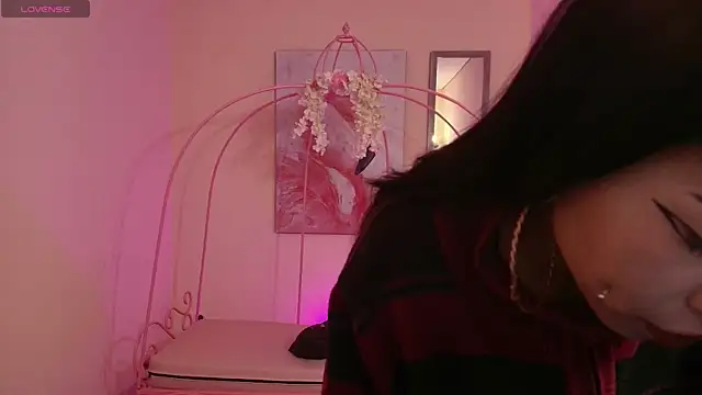 Snapshot of Violetta_Suky chatting on 03/22/25, 01:30 Violetta Suky online show from 03/22/25, 01:30
