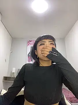 Snapshot of Violetta_Suky chatting on 09/20/25, 12:50 Violetta Suky online show from 09/20/25, 12:50