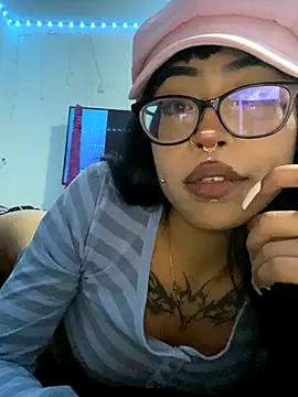 Snapshot of Violetta_Suky chatting on 10/29/25, 12:57 Violetta Suky online show from 10/29/25, 12:57