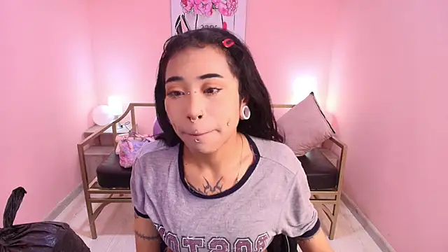 Snapshot of Violetta_Suky chatting on 11/02/25, 01:57 Violetta Suky online show from 11/02/25, 01:57