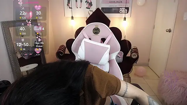 Snapshot of Violetta_Suky chatting on 11/18/25, 02:32 Violetta Suky online show from 11/18/25, 02:32