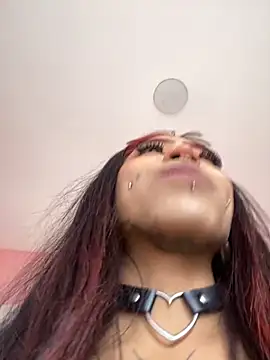 Snapshot of Violetta_Suky chatting on 11/27/25, 01:13 Violetta Suky online show from 11/27/25, 01:13