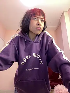 Snapshot of Violetta_Suky chatting on 12/04/25, 01:09 Violetta Suky online show from 12/04/25, 01:09