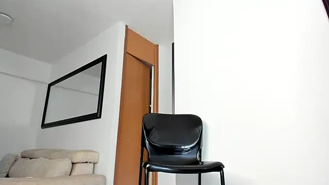 Snapshot of smit_hot_sr chatting on 04/19/26, 04:50 smit hot sr online show from 04/19/26, 04:50