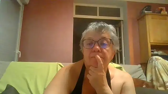 Snapshot of Vandeae44 chatting on 10/29/25, 08:54 Vandeae44 online show from 10/29/25, 08:54