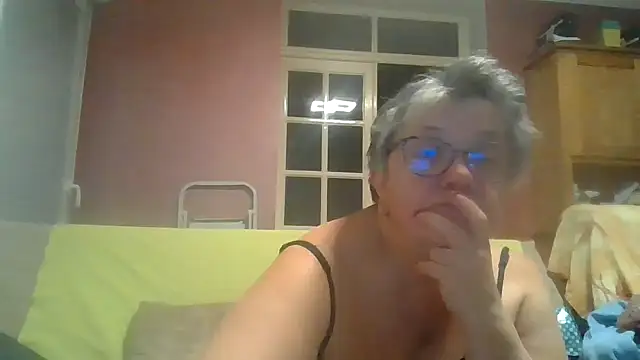 Snapshot of Vandeae44 chatting on 01/05/26, 08:45 Vandeae44 online show from 01/05/26, 08:45