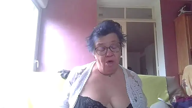 Snapshot of Vandeae44 chatting on 01/18/26, 10:30 Vandeae44 online show from 01/18/26, 10:30