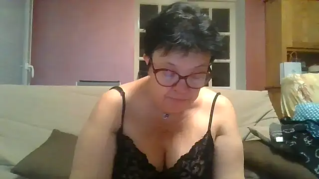 Vandeae44 online show from 05/12/26, 08:17