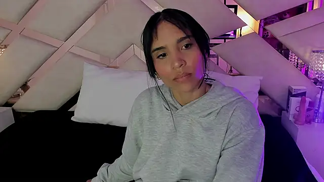 sophie pariss online show from 10/25/25, 03:47