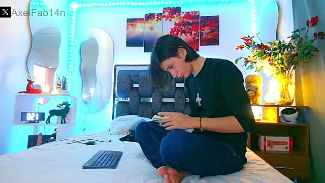 Snapshot of Alex_and_Fabian chatting on 01/13/25, 06:38 Alex and Fabian online show from 01/13/25, 06:38